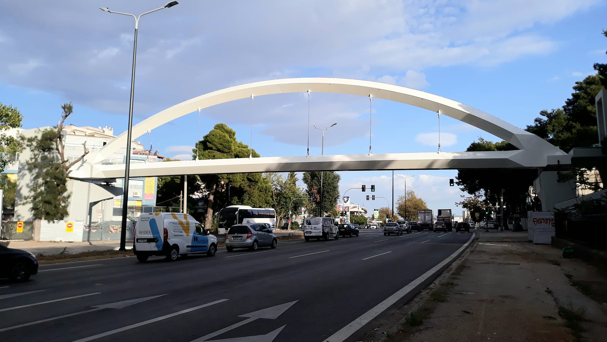 Pedestrian bridges available in main Athenian streets